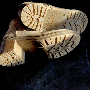 Crown Vintage Boot shoes size 7M never worn.